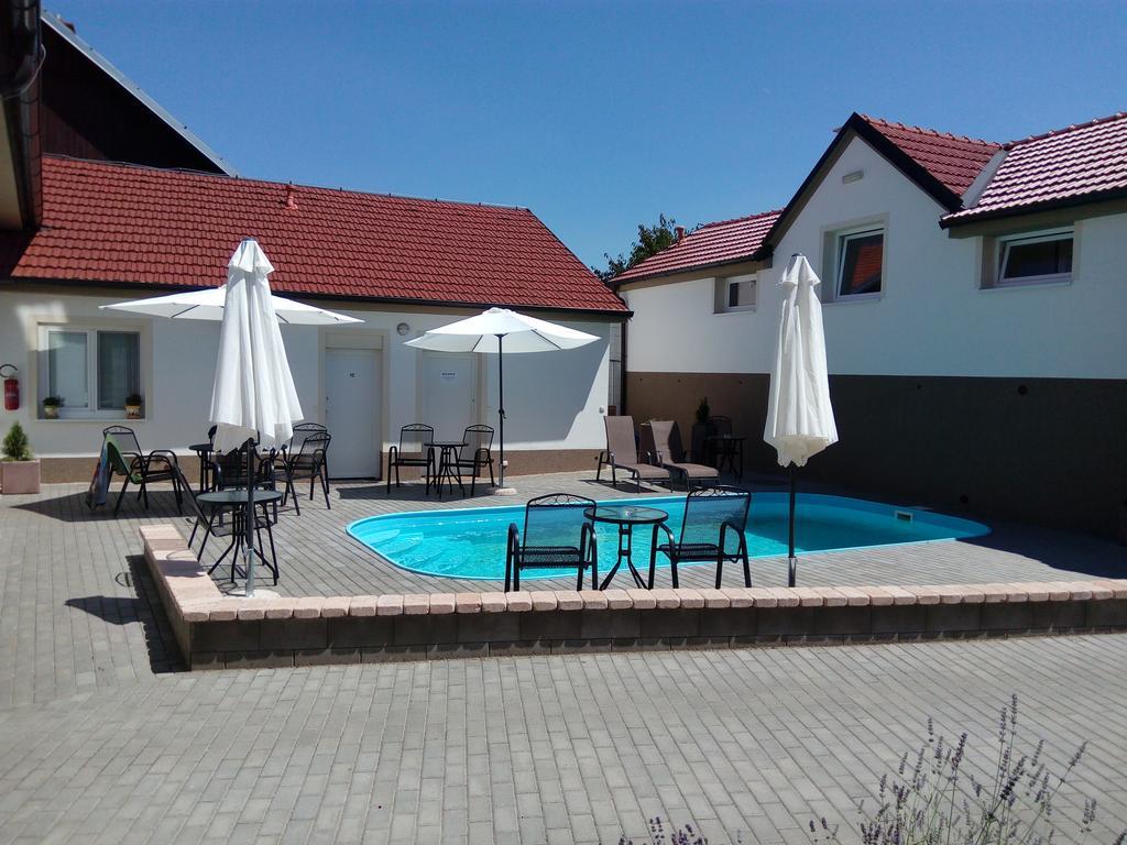 Penzion Kratochvil Dolni Dunajovice Exterior photo