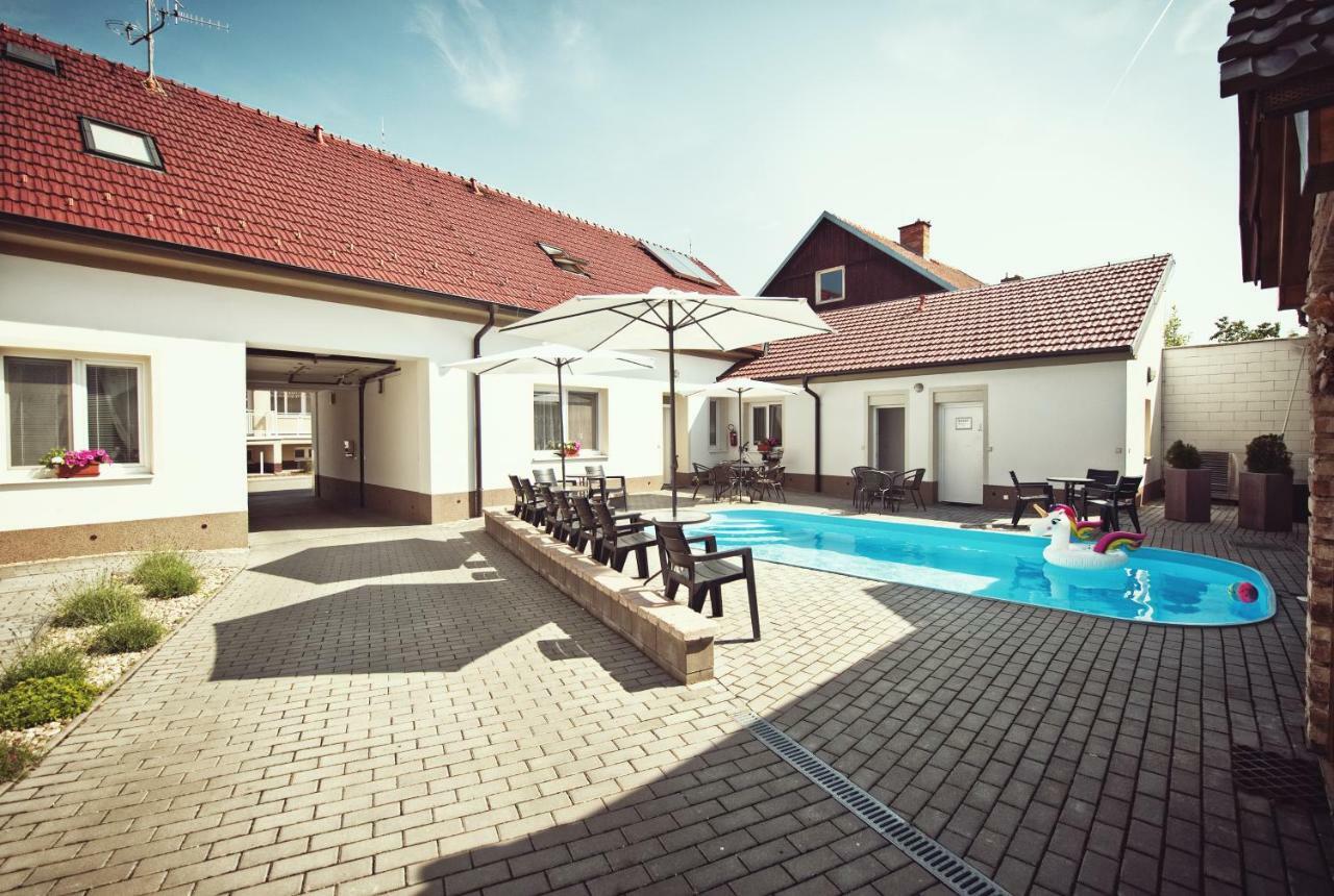 Penzion Kratochvil Dolni Dunajovice Exterior photo