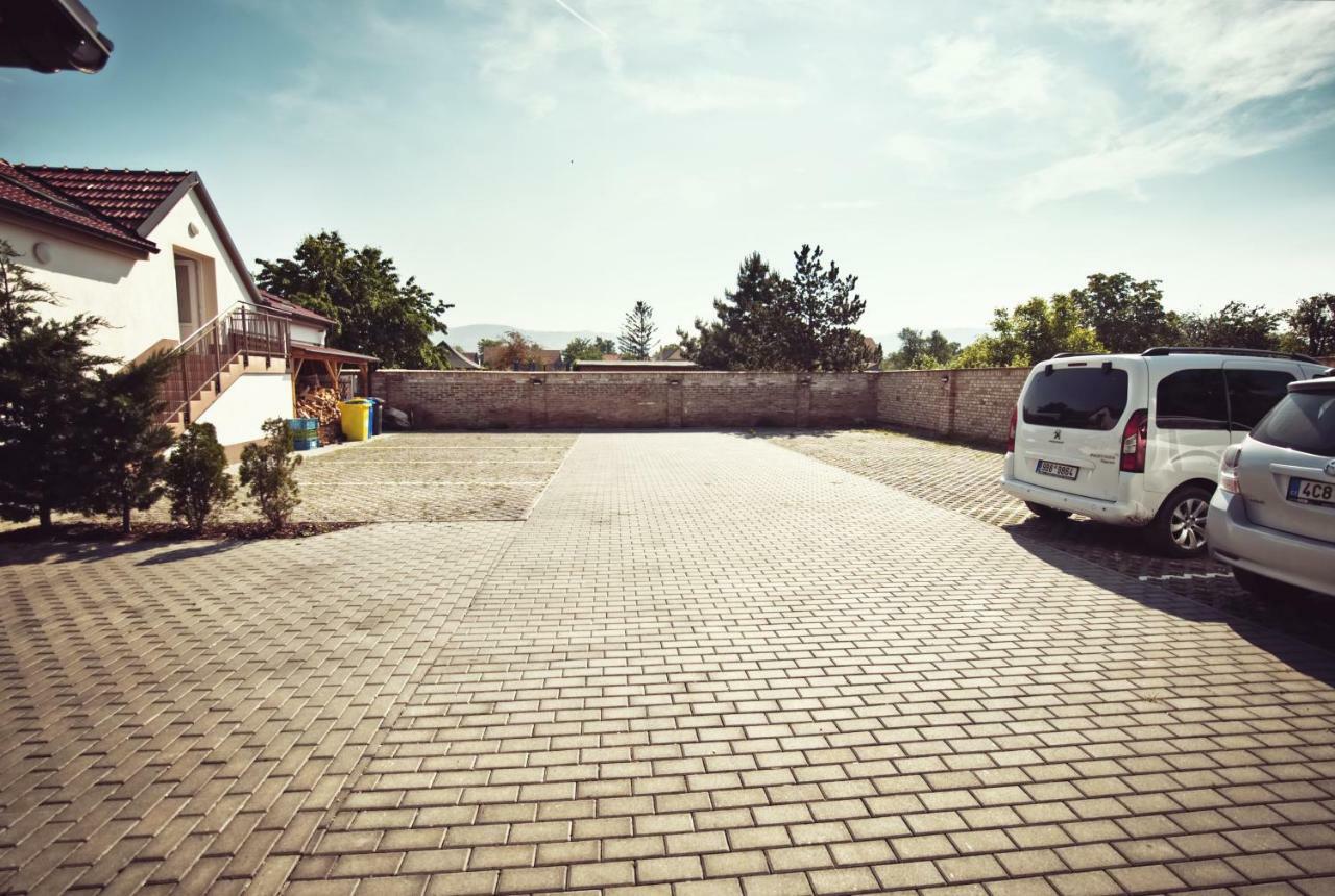 Penzion Kratochvil Dolni Dunajovice Exterior photo